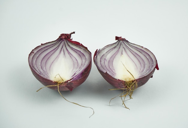 Photo ripe onion on a white background