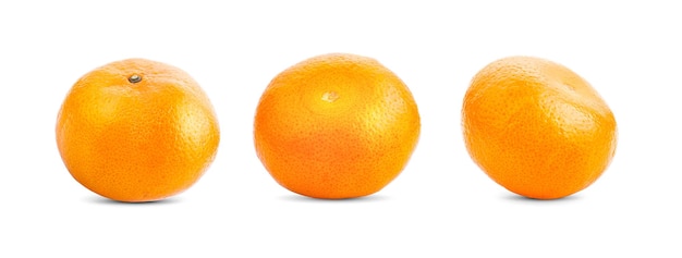 白い背景に分離された熟したオレンジ
