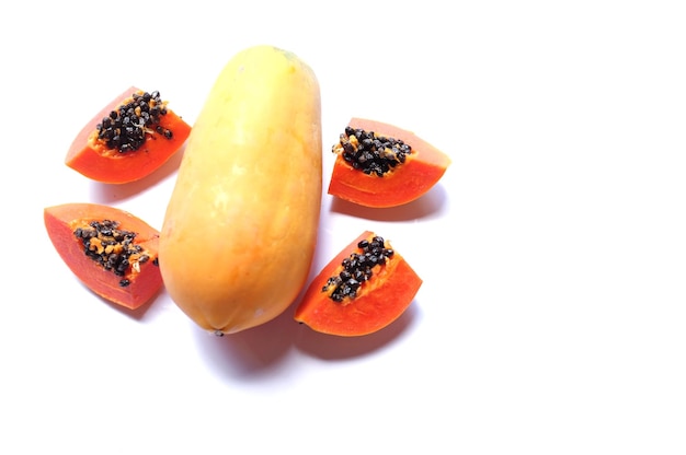 Photo ripe papaya on a white background