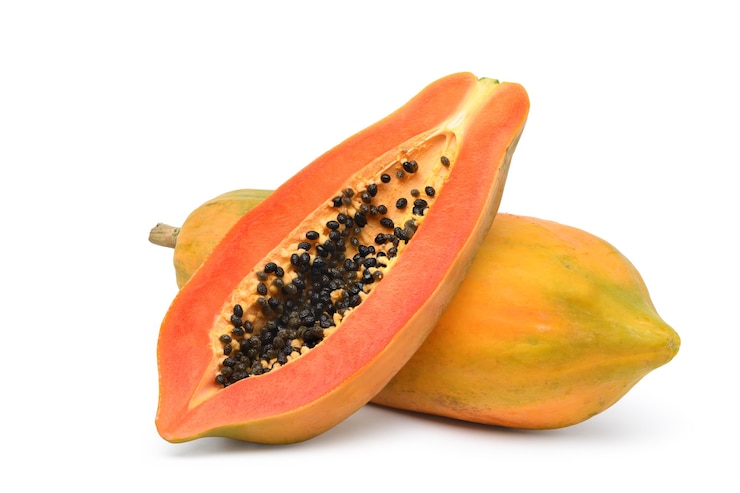 Photo ripe papaya with cut in half isolated on white background.