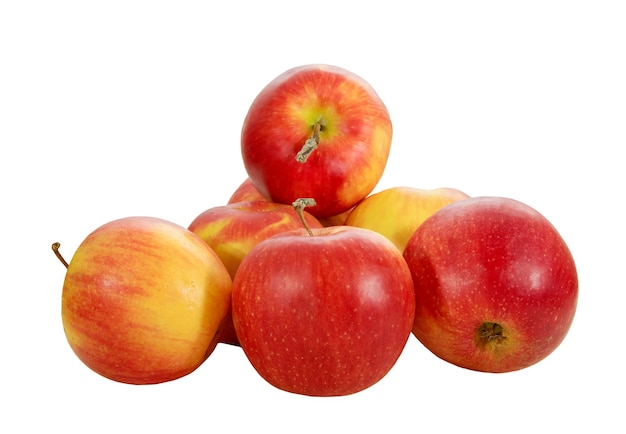 Спелые красные яблоки на белом фоне