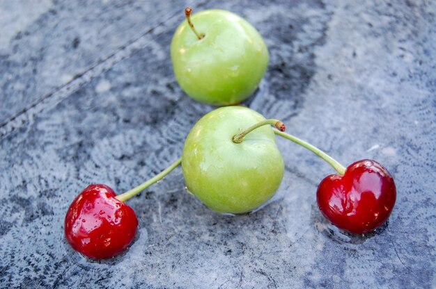 Photo ripe red cherry and plum