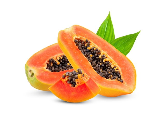 Photo ripe slice papaya with leaf isolated on white