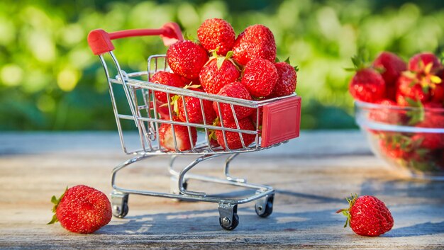 Ripe strawberries in a shopping cart
