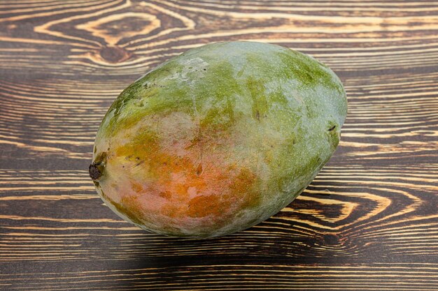 Photo ripe sweet green tropic mango