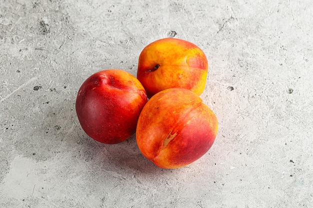 Foto nectarine rosse fresche e succose mature