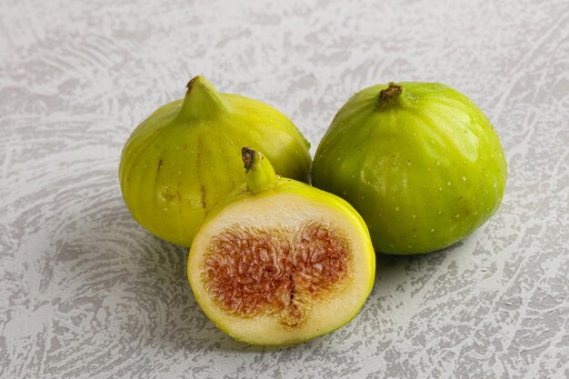 Ripe sweet juicy green fig heap