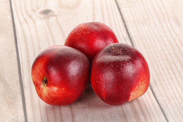 Photo ripe sweet juicy organic nectarines heap