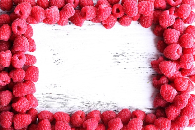 Photo ripe sweet raspberries on table closeup