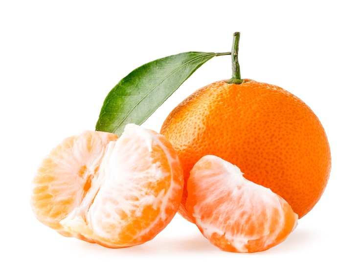 Photo ripe tangerine with a leaf, peeled half and slice  isolated.