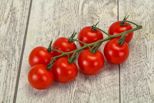 Ripe tomatoes on the branch