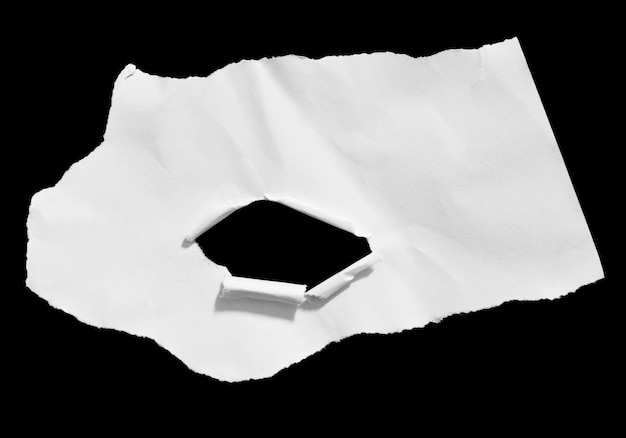 Разорванная бумага, изолированные на черном фоне