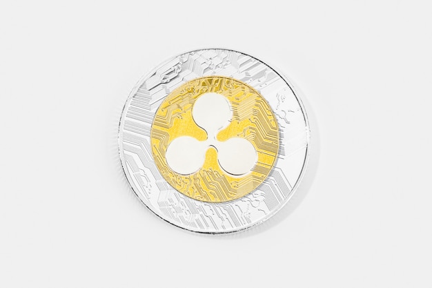 Криптовалюта Ripple Coin, изолированные на белом фоне