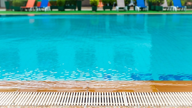 写真 高級プールでの波打つ水