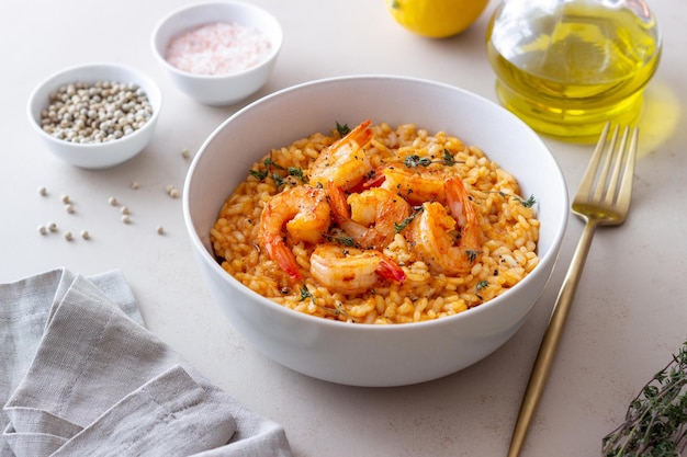 Risotto met garnalen, tomaten en tijm Italiaans eten