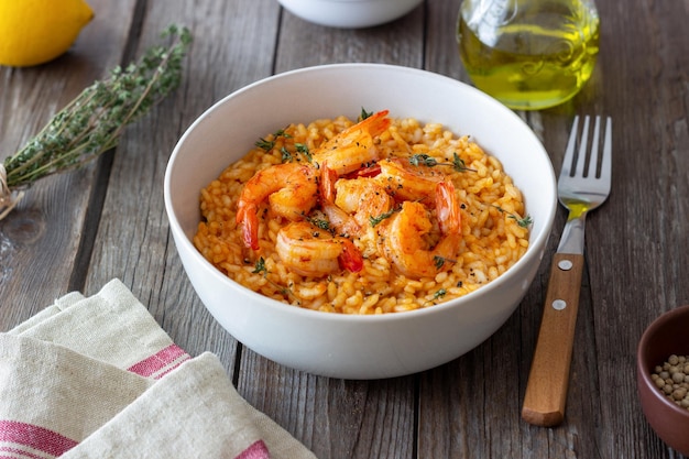 Risotto met garnalen, tomaten en tijm italiaans eten