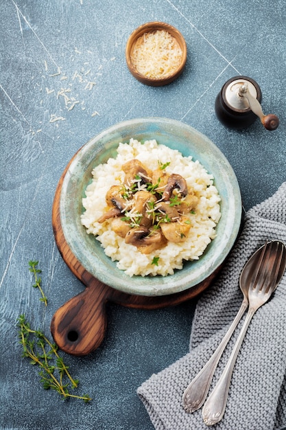 Risotto with chicken and mushrooms