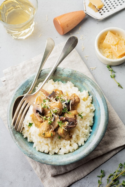 Risotto with chicken and mushrooms