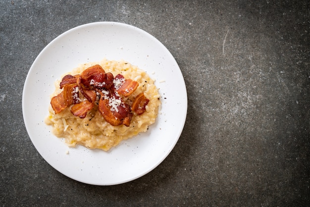 Foto risotto con pancetta croccante