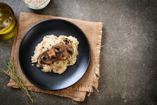 Risotto with mushroom and cheese