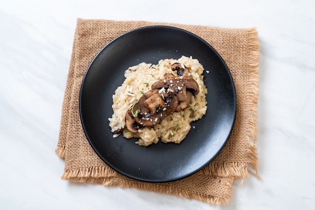 Risotto with mushroom and cheese