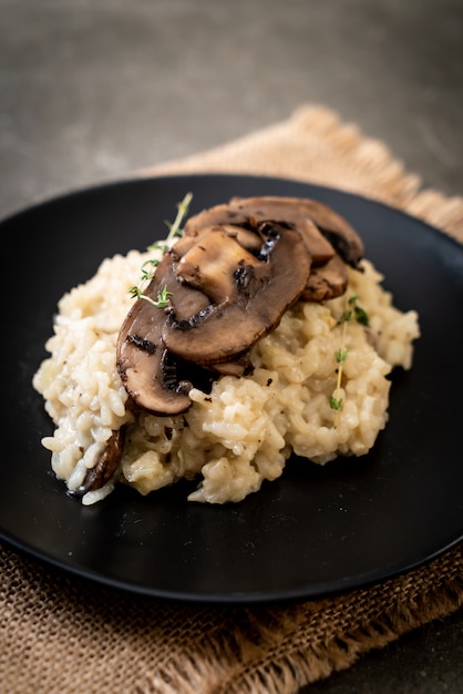 Risotto with mushroom and cheese