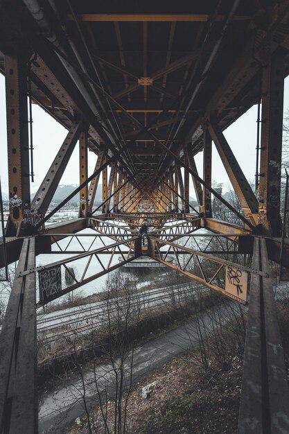 Photo river below bridge