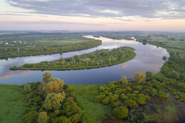 Река Днепр (Днепр) в Беларуси на рассвете