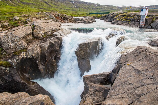 写真 アイスランドの seydisfjordur フィヨルドの川 fjardara