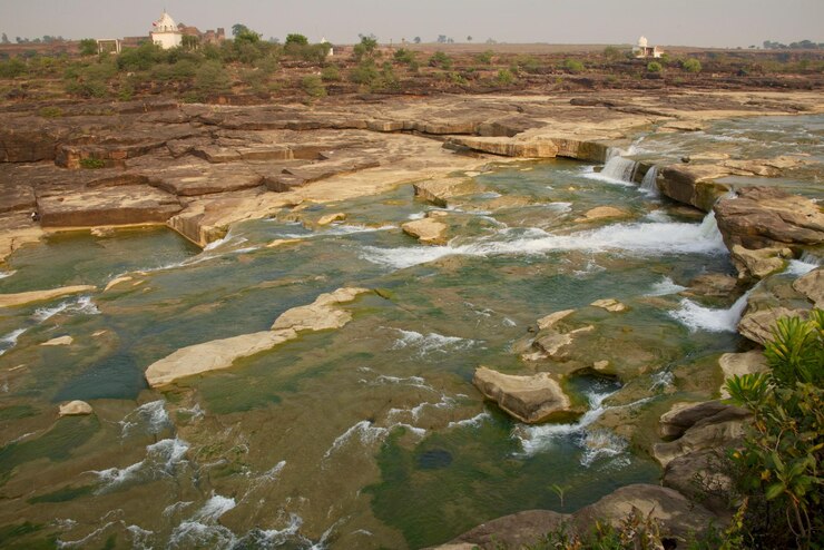 फोटो river flowing through landscape