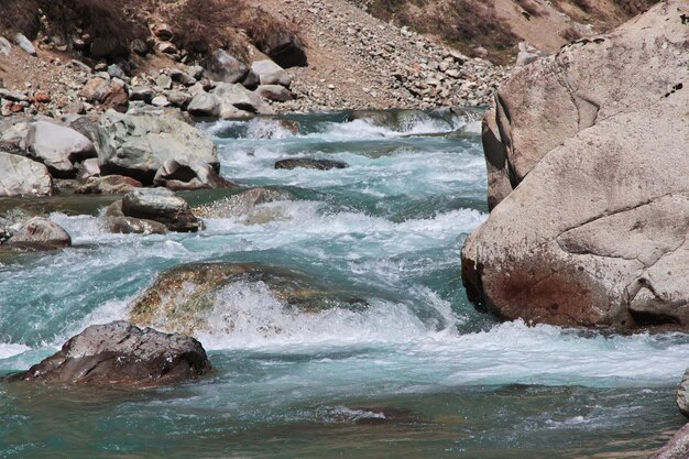 Photo the river of kalam valley in himalayas pakistan