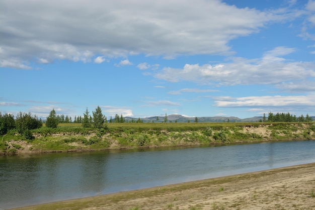 Il fiume nel parco naturale della penisola di taimyr