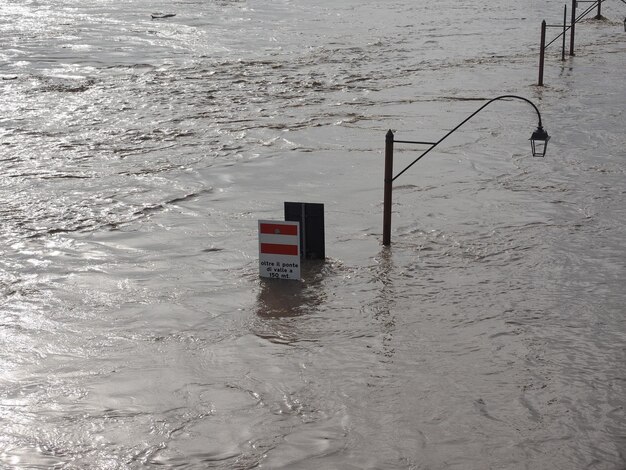 写真 トリノのポー川の洪水