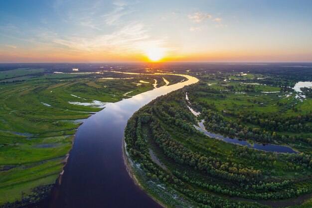 River Prypiac' (luchtfoto) in Nationaal park Prypyatski