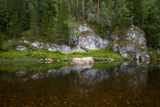 Река среди скал