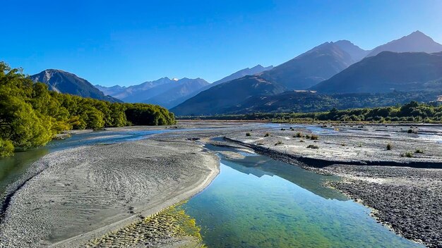 南アルプスの下の高山渓谷の川の風景