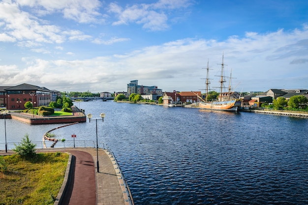 Fiume tees al tramonto in stockton-on-tees