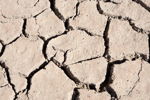 Letto senza acqua per la siccità