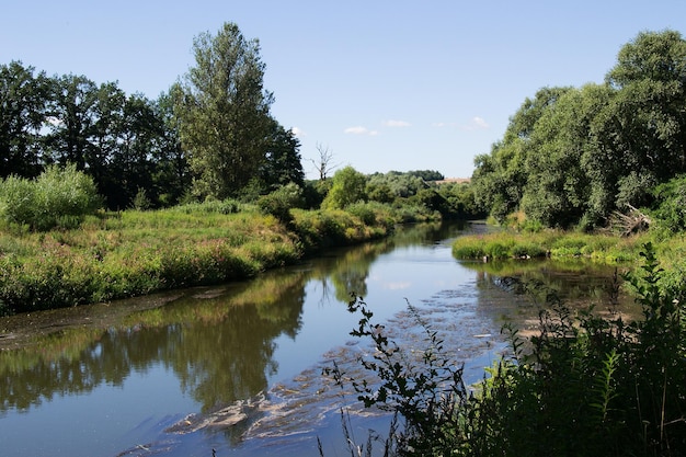 Rivier en onbebouwd gebied