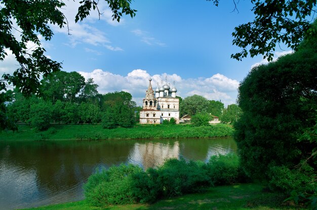 rivier in de oude Russische stad Vologda