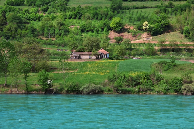 Rivier in Servië, de bergen van de Balkan