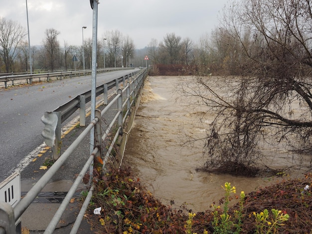 Rivier Po overstroming in Turijn