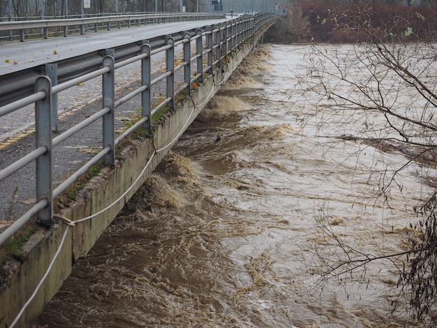 Rivier Po overstroming in Turijn