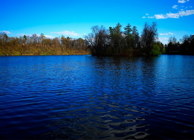 Rivier reflecties van park eiland landschap achtergrond hd