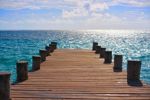 Molo di legno di riviera maya caraibi messico