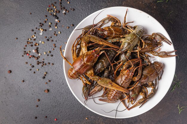 rivierkreeft vers klaar om te koken rauw product maaltijd snack op tafel kopieer ruimte voedsel achtergrond rustiek