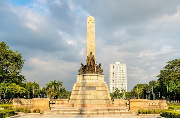 Photo the rizal monument a memorial in rizal park manila the capital of philippines