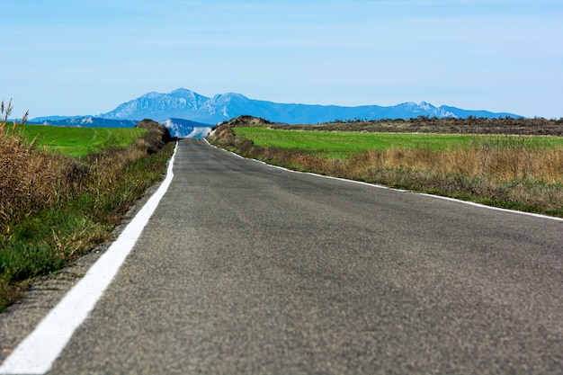 Road alone to the mountains