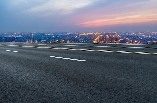 写真 道路や都市の建物の背景