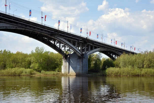 Фото Автомобильный мост через реку